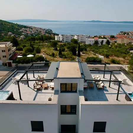 Ivano With Pool & Jacuzzi Daire