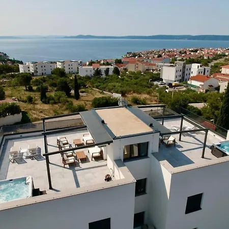 Daire Ivano With Pool & Jacuzzi *