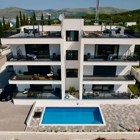 Ivano With Pool & Jacuzzi Lejlighed Trogir