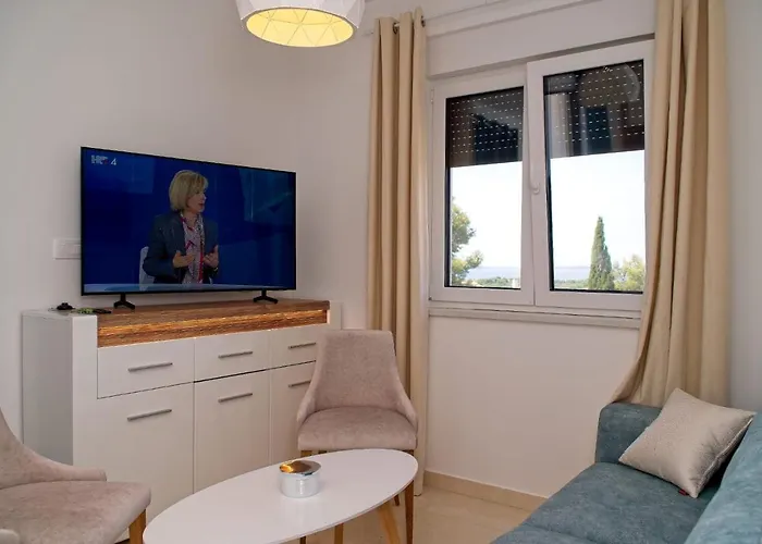 Ivano With Pool & Jacuzzi דירה טרוגיר