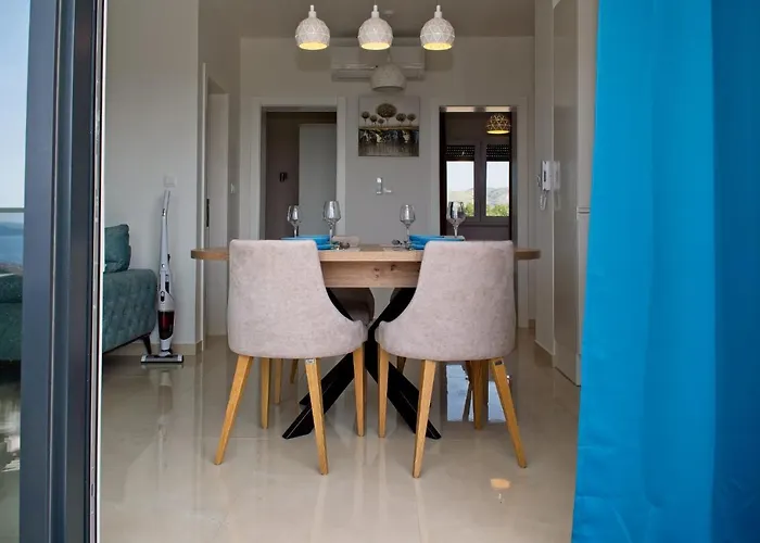 Ivano With Pool & Jacuzzi דירה *