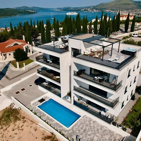 Ivano With Pool & Jacuzzi *