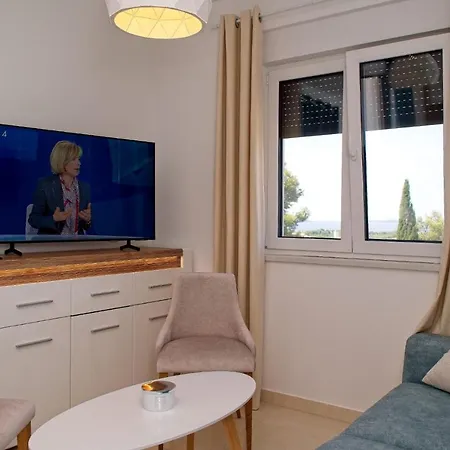 Ivano With Pool & Jacuzzi Apartment Trogir