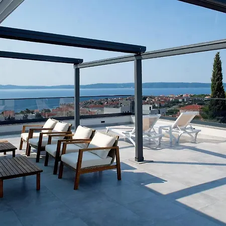 Ivano With Pool & Jacuzzi