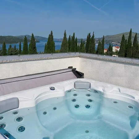 Ivano With Pool & Jacuzzi *