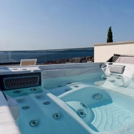 Ivano With Pool & Jacuzzi *