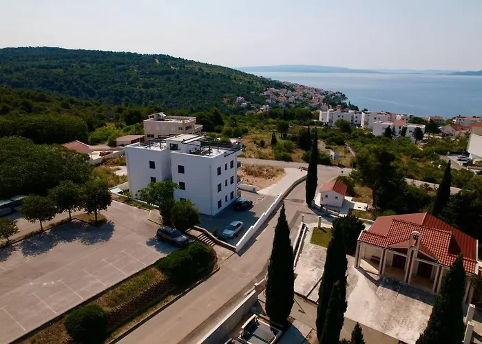 Ivano With Pool & Jacuzzi * تروغير