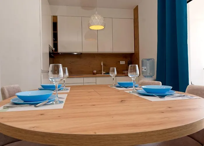 Ivano With Pool & Jacuzzi شقة