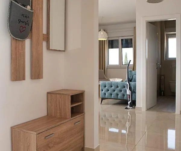 Ivano With Pool & Jacuzzi * تروغير