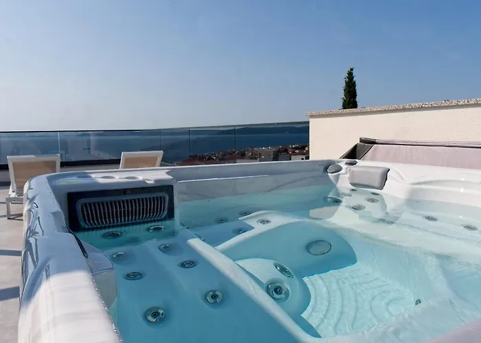 Ivano With Pool & Jacuzzi *