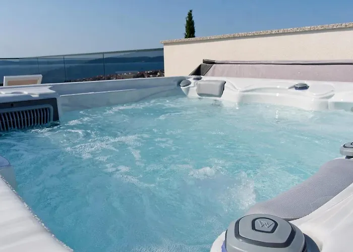 Ivano With Pool & Jacuzzi *
